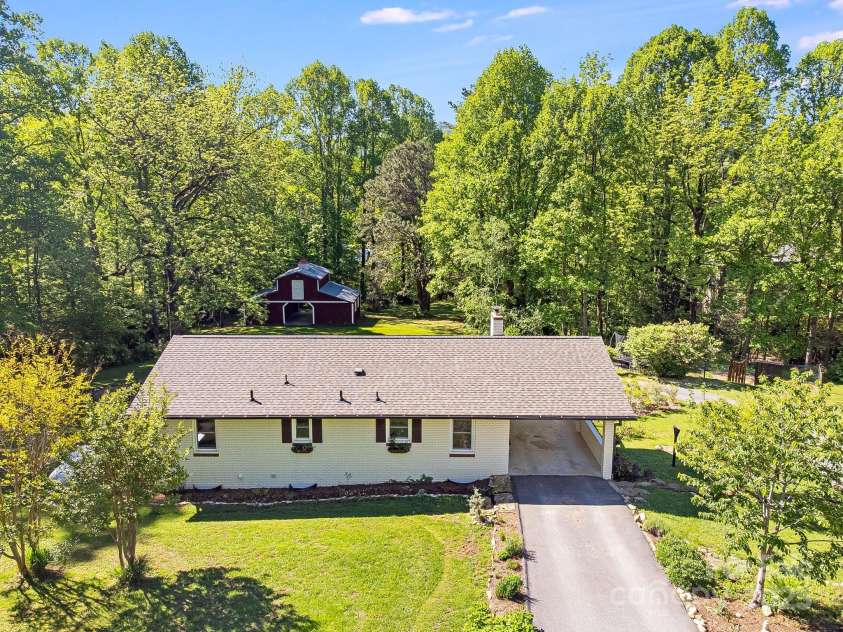 570 Brandon Road, Black Mountain, NC 28711.  MLS# CAR4241895, YatesRealty ID 238. 