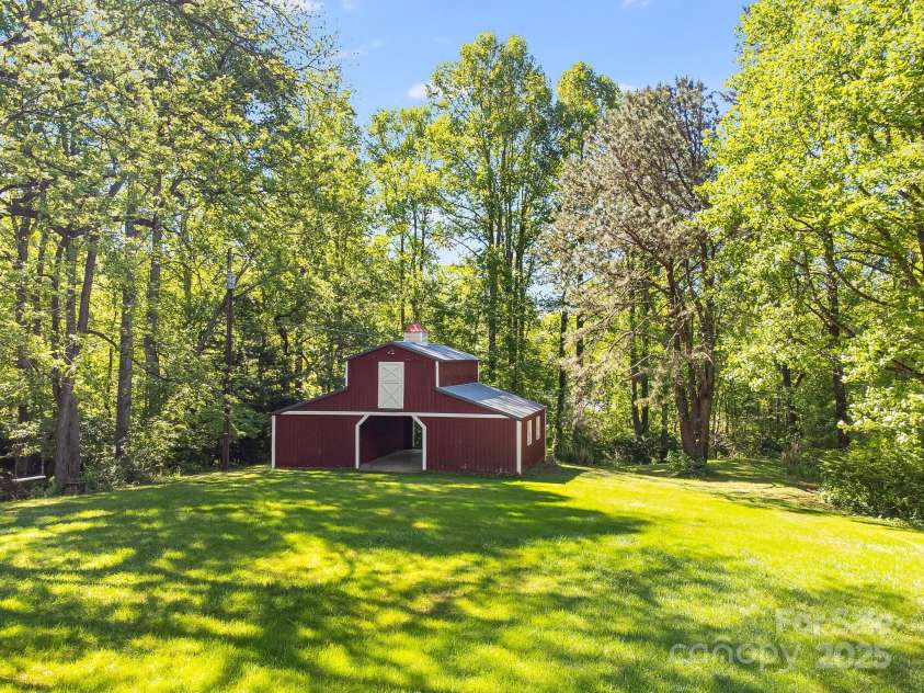 570 Brandon Road, Black Mountain, NC 28711.  MLS# CAR4241895, YatesRealty ID 238. 