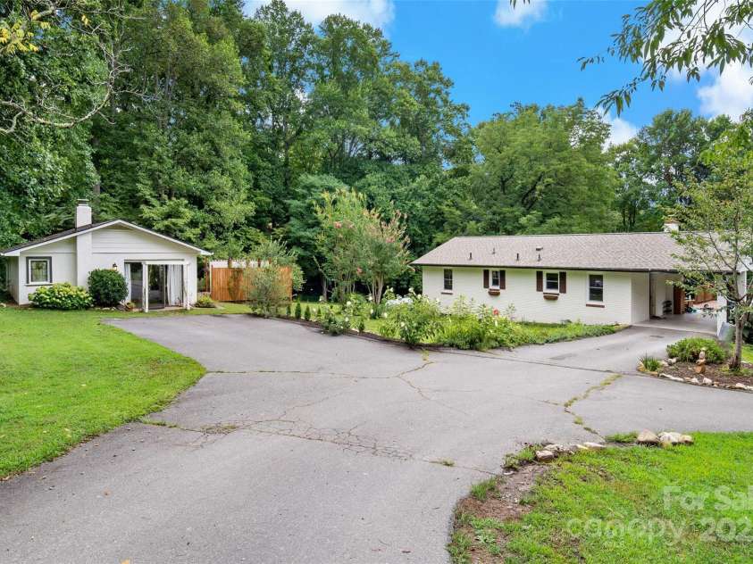 570 Brandon Road, Black Mountain, NC 28711.  MLS# CAR4241895, YatesRealty ID 238. Welcome to 570 Brandon Rd.