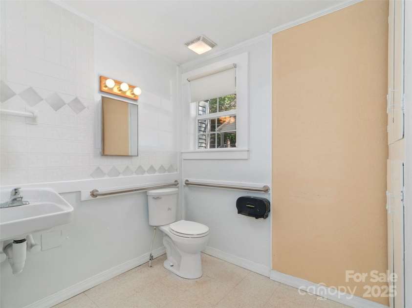 99 Walnut Street, Waynesville, NC 28786.  MLS# CAR4316097, YatesRealty ID 238. 