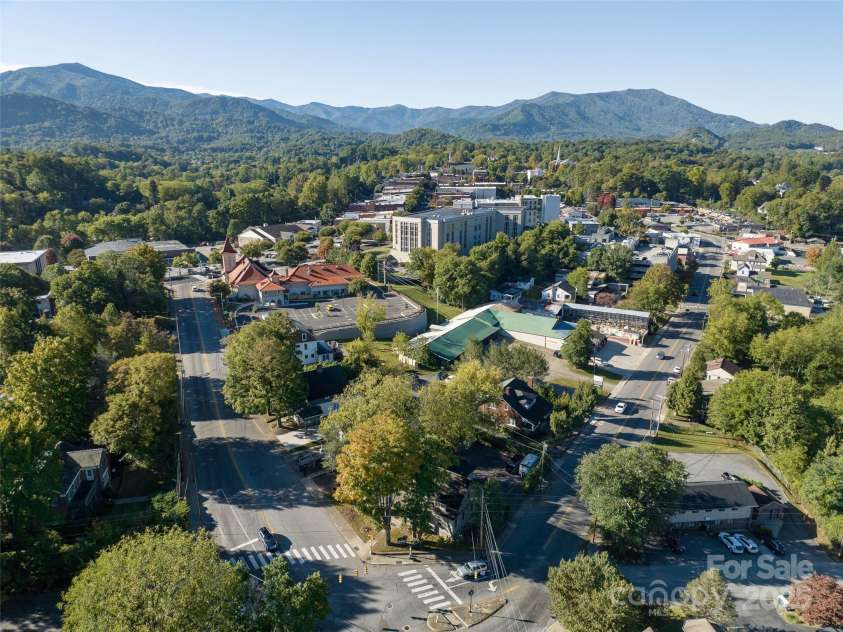99 Walnut Street, Waynesville, NC 28786.  MLS# CAR4316097, YatesRealty ID 238. 