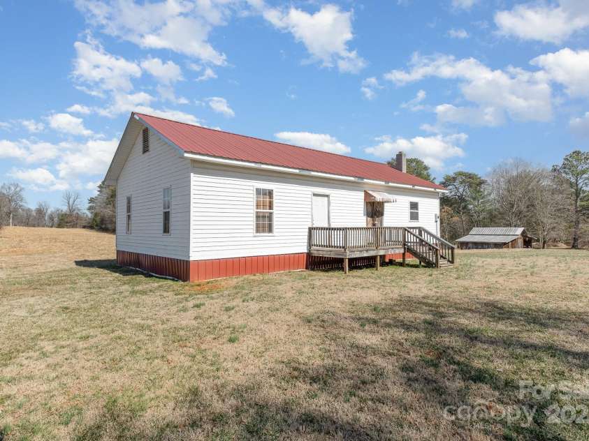 202 Deitz Road, Statesville, NC 28625.  MLS# CAR4220770, YatesRealty ID 2380. Detached building with 1104 square feet would be great finished as 2nd living quarters or as a VRBO
