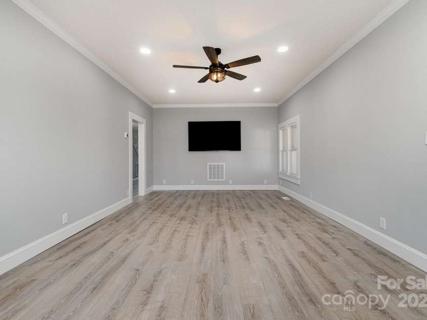 202 Deitz Road, Statesville, NC 28625.  MLS# CAR4220770, YatesRealty ID 2380. Oversized great room and dining room combined for an open floorplan