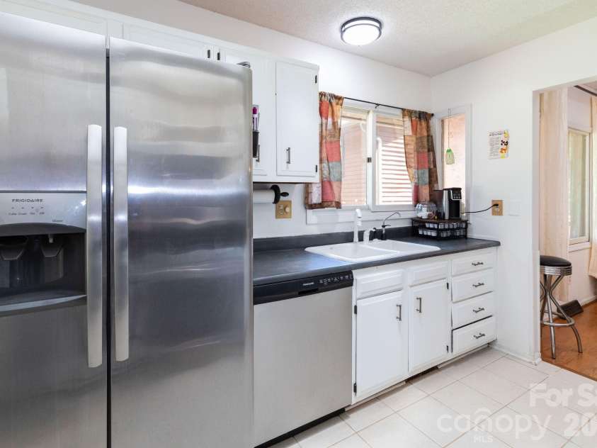 5 Wildwood Circle, Fletcher, NC 28732.  MLS# CAR4378372, YatesRealty ID 23801. Kitchen