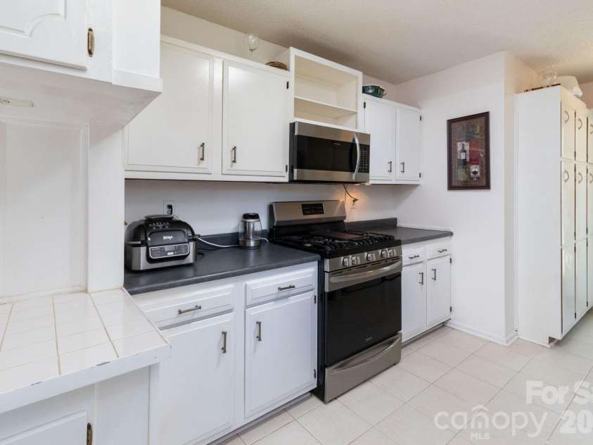 5 Wildwood Circle, Fletcher, NC 28732.  MLS# CAR4378372, YatesRealty ID 23801. Kitchen
