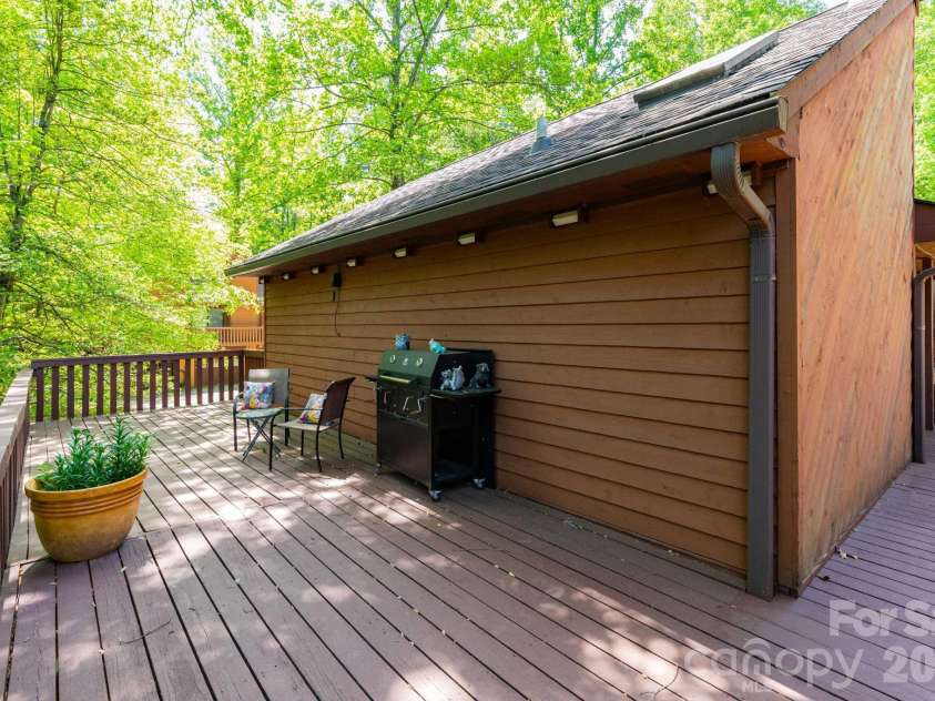 5 Wildwood Circle, Fletcher, NC 28732.  MLS# CAR4378372, YatesRealty ID 23801. Wraparound Deck