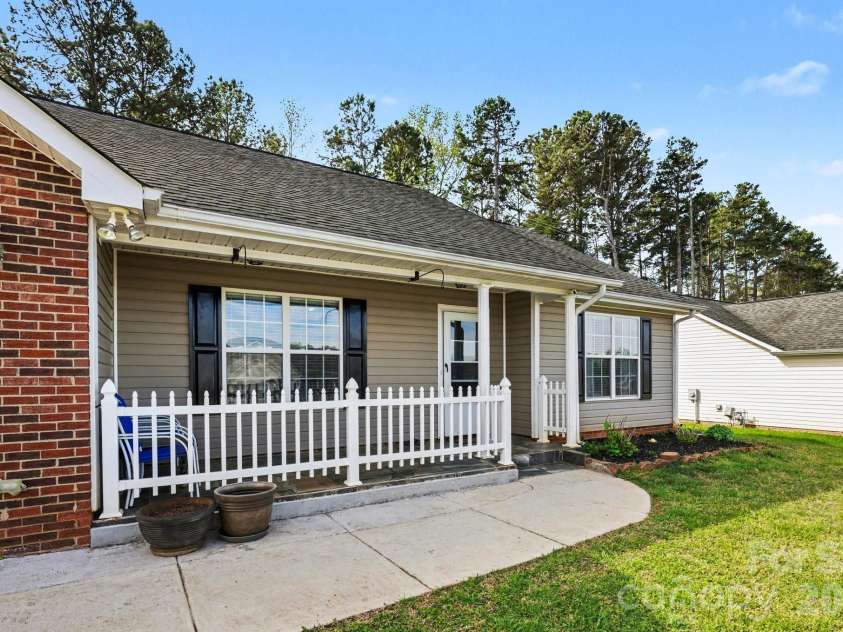 1117 Landen Chase Drive, Monroe, NC 28110.  MLS# CAR4360372, YatesRealty ID 23802. 1117 Laden Chase Dr