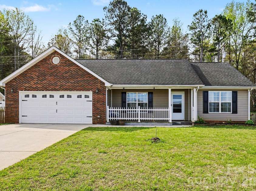 1117 Landen Chase Drive, Monroe, NC 28110.  MLS# CAR4360372, YatesRealty ID 23802. 1117 Landen Chase Dr