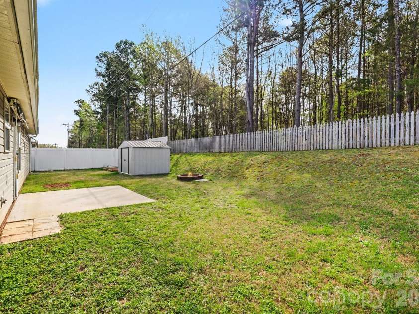 1117 Landen Chase Drive, Monroe, NC 28110.  MLS# CAR4360372, YatesRealty ID 23802. Fenced in backyard