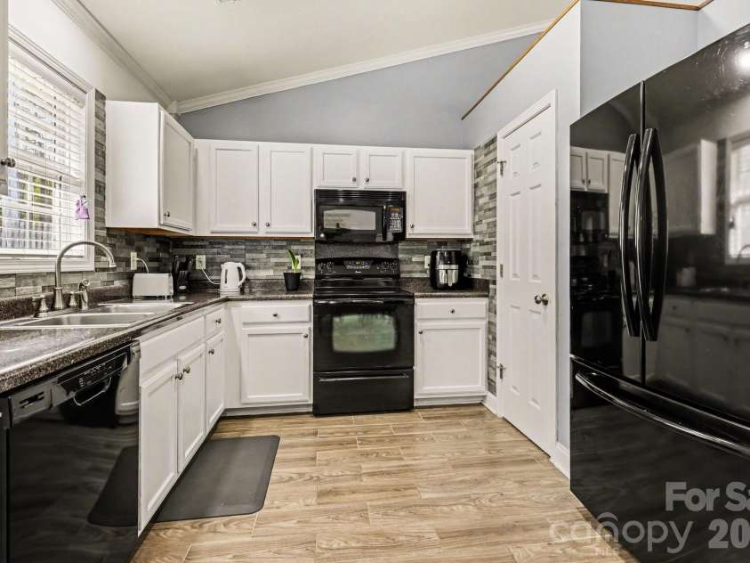 1117 Landen Chase Drive, Monroe, NC 28110.  MLS# CAR4360372, YatesRealty ID 23802. Kitchen