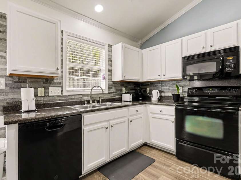 1117 Landen Chase Drive, Monroe, NC 28110.  MLS# CAR4360372, YatesRealty ID 23802. Kitchen