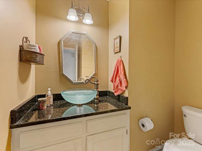 1119 Holleybank Drive, Matthews, NC 28105.  MLS# CAR4273481, YatesRealty ID 23802. 