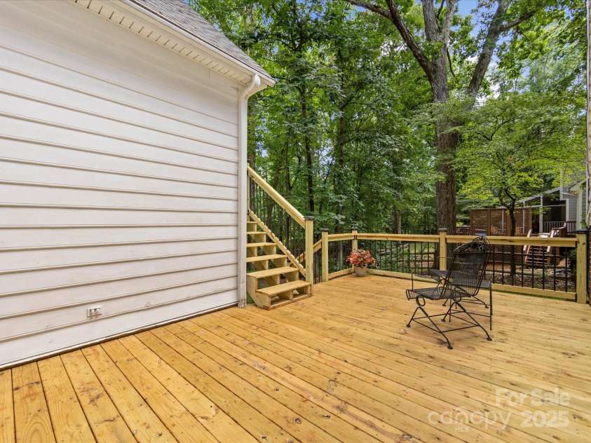 1119 Holleybank Drive, Matthews, NC 28105.  MLS# CAR4273481, YatesRealty ID 23802. 