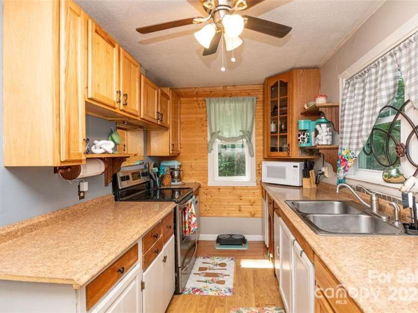 47 Campground Road, Asheville, NC 28805.  MLS# CAR4276205, YatesRealty ID 23803. 