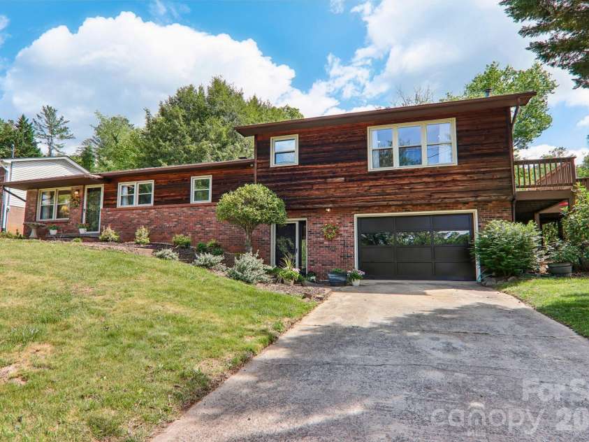 401 Lower Grassy Branch Road, Asheville, NC 28805.  MLS# CAR4376459, YatesRealty ID 23804. 