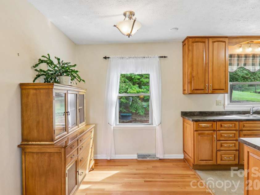 401 Lower Grassy Branch Road, Asheville, NC 28805.  MLS# CAR4376459, YatesRealty ID 23804. 