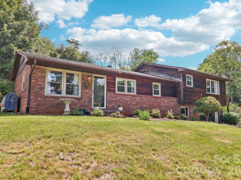 401 Lower Grassy Branch Road, Asheville, NC 28805.  MLS# CAR4376459, YatesRealty ID 23804. 