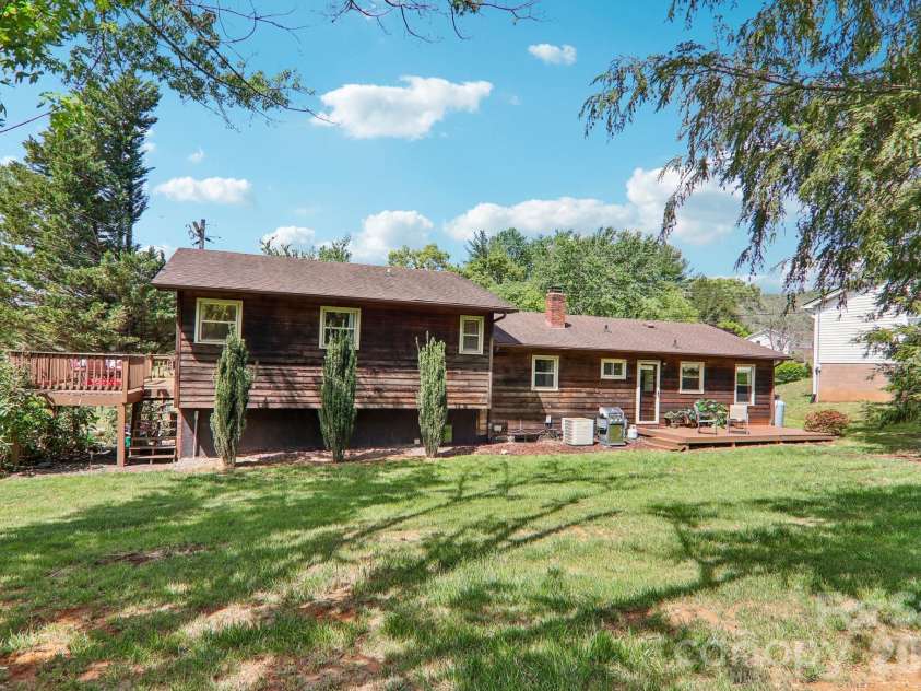 401 Lower Grassy Branch Road, Asheville, NC 28805.  MLS# CAR4376459, YatesRealty ID 23804. 