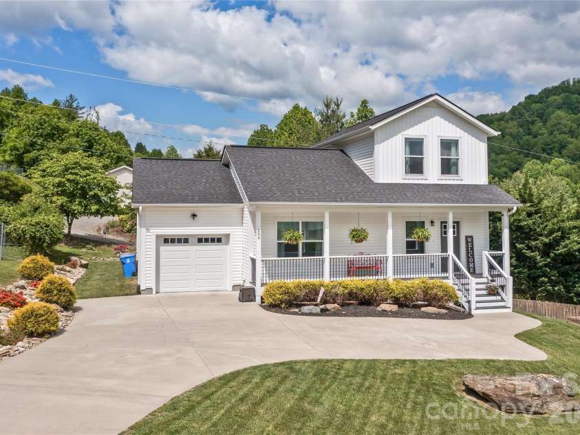 206 Linsonwood Road, Waynesville, NC 28786.  MLS# CAR4383349, YatesRealty ID 23806. Front of Home
