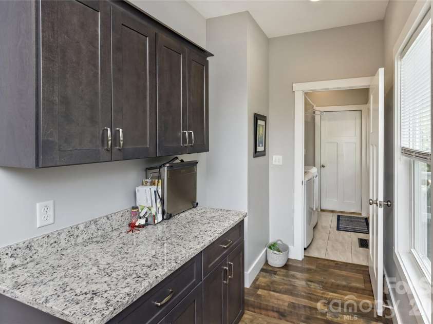 206 Linsonwood Road, Waynesville, NC 28786.  MLS# CAR4383349, YatesRealty ID 23806. Wet bar