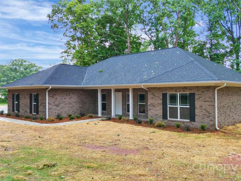 222 Elm Street, Mocksville, NC 27028.  MLS# CAR4275748, YatesRealty ID 23806. 