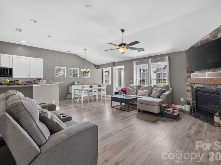 110 Humbold Place, Mooresville, NC 28115.  MLS# CAR4403086, YatesRealty ID 23807. 