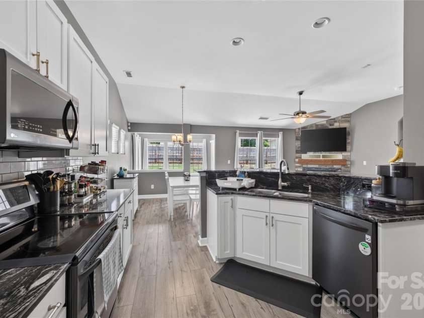 110 Humbold Place, Mooresville, NC 28115.  MLS# CAR4403086, YatesRealty ID 23807. 