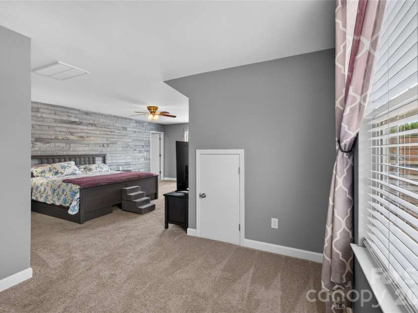 110 Humbold Place, Mooresville, NC 28115.  MLS# CAR4403086, YatesRealty ID 23807. 