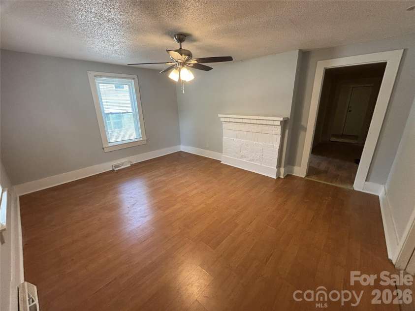 1040 East Drive, Gastonia, NC 28052.  MLS# CAR4366938, YatesRealty ID 23809. 