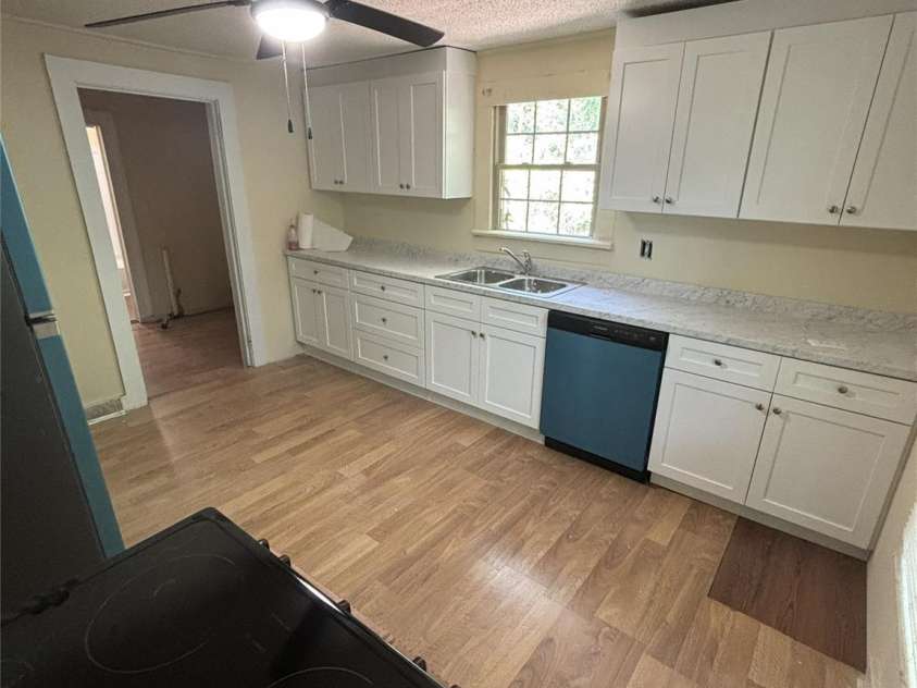 1040 East Drive, Gastonia, NC 28052.  MLS# CAR4366938, YatesRealty ID 23809. 