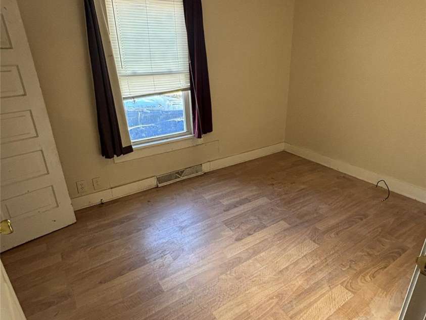 1040 East Drive, Gastonia, NC 28052.  MLS# CAR4366938, YatesRealty ID 23809. 