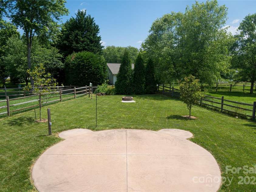 106 Beaver Dam Drive, Mills River, NC 28759.  MLS# CAR4271266, YatesRealty ID 23809. 