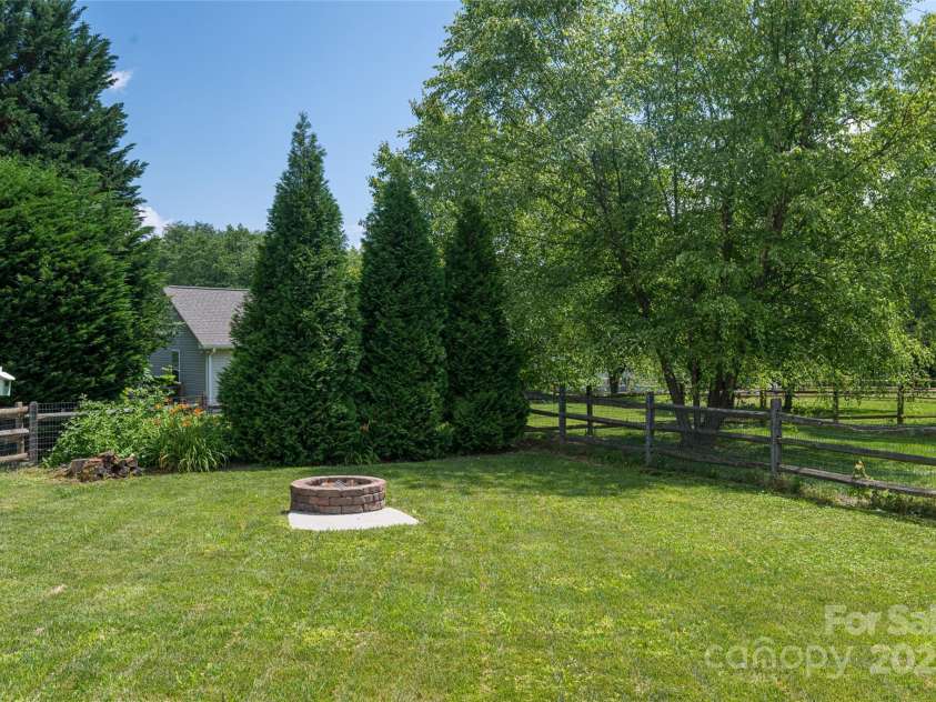 106 Beaver Dam Drive, Mills River, NC 28759.  MLS# CAR4271266, YatesRealty ID 23809. 