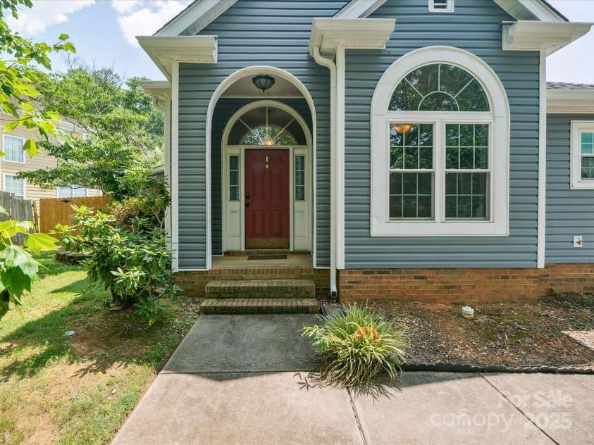 8323 Bedford Green Lane, Charlotte, NC 28215.  MLS# CAR4275537, YatesRealty ID 23810. Front Entry