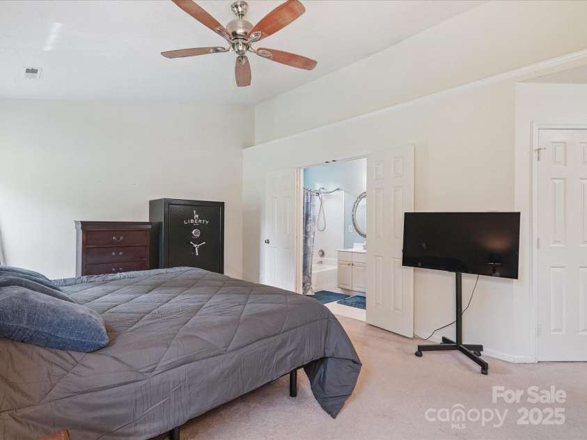 8323 Bedford Green Lane, Charlotte, NC 28215.  MLS# CAR4275537, YatesRealty ID 23810. Primary Bedroom