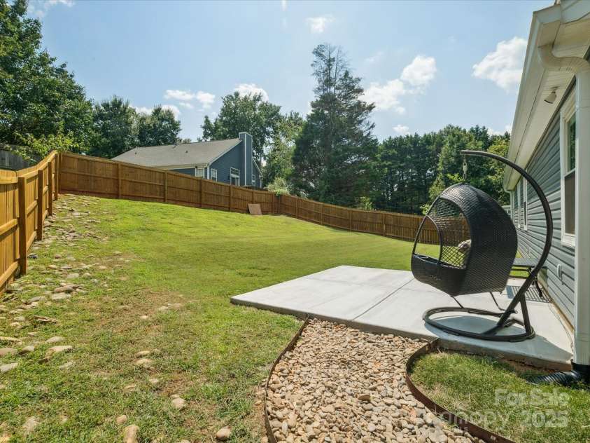 8323 Bedford Green Lane, Charlotte, NC 28215.  MLS# CAR4275537, YatesRealty ID 23810. Rear Yard