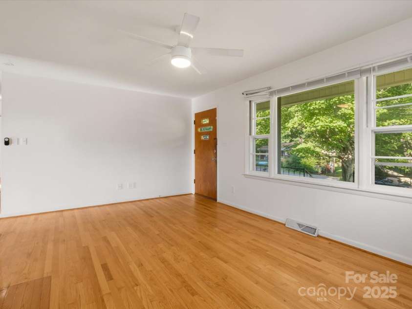 21 Cedar Hill Circle, Asheville, NC 28806.  MLS# CAR4275226, YatesRealty ID 23811. 
