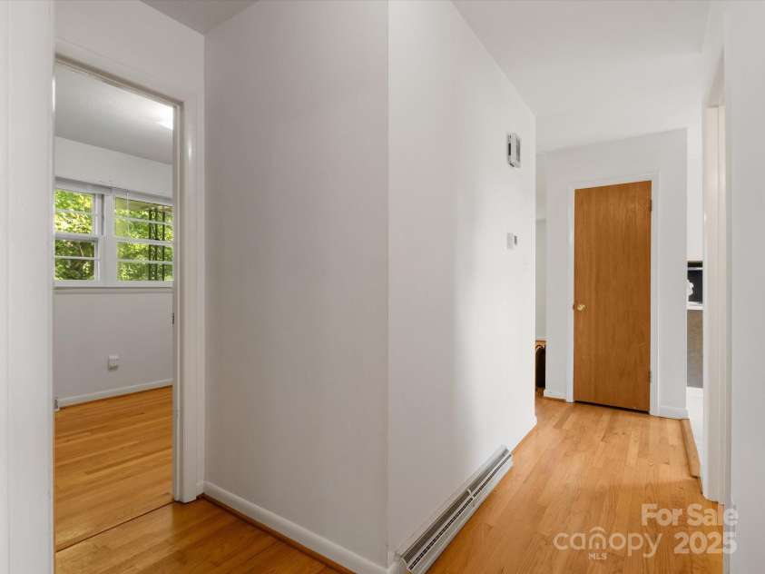 21 Cedar Hill Circle, Asheville, NC 28806.  MLS# CAR4275226, YatesRealty ID 23811. 