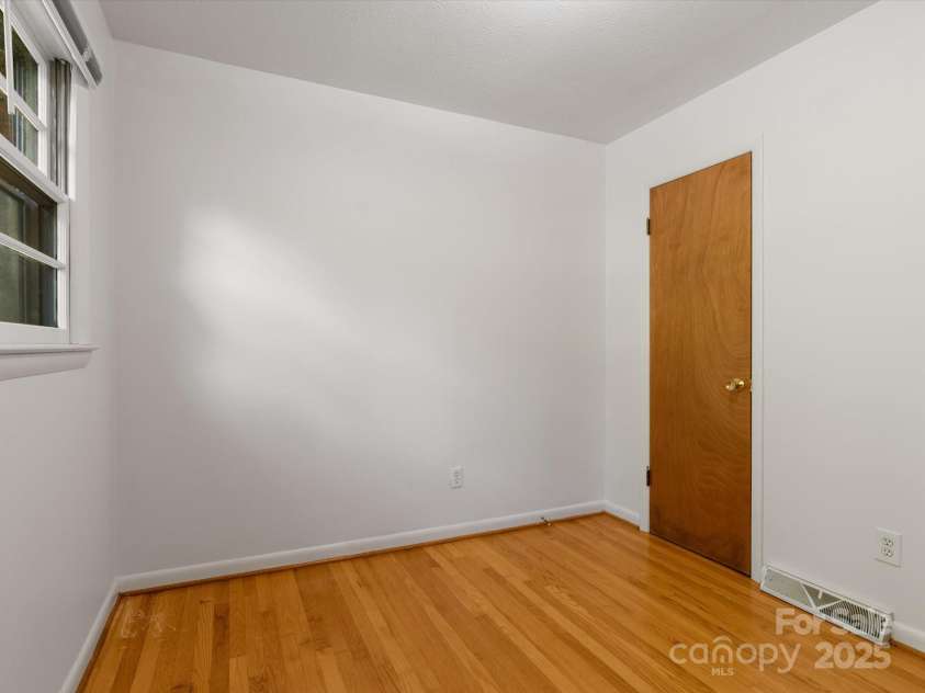 21 Cedar Hill Circle, Asheville, NC 28806.  MLS# CAR4275226, YatesRealty ID 23811. 