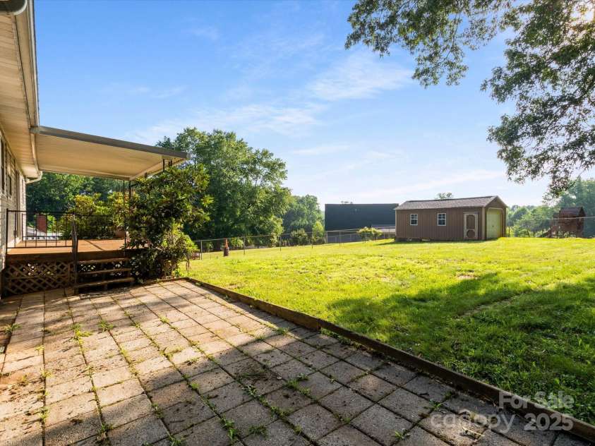 21 Cedar Hill Circle, Asheville, NC 28806.  MLS# CAR4275226, YatesRealty ID 23811. 