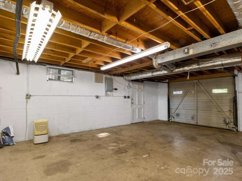 21 Cedar Hill Circle, Asheville, NC 28806.  MLS# CAR4275226, YatesRealty ID 23811. 