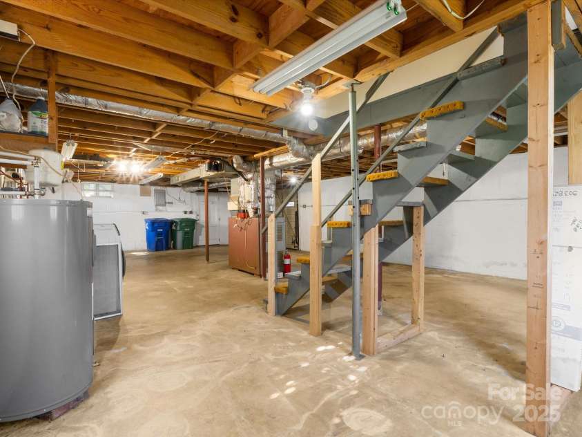 21 Cedar Hill Circle, Asheville, NC 28806.  MLS# CAR4275226, YatesRealty ID 23811. 