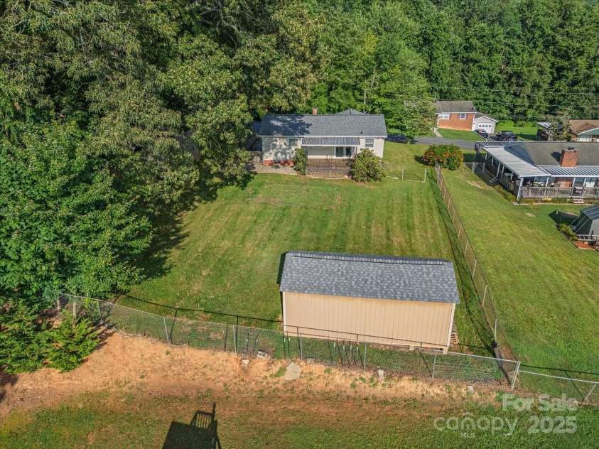 21 Cedar Hill Circle, Asheville, NC 28806.  MLS# CAR4275226, YatesRealty ID 23811. 