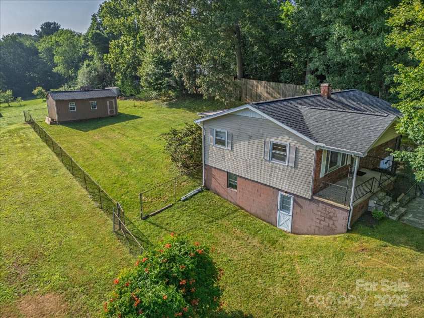 21 Cedar Hill Circle, Asheville, NC 28806.  MLS# CAR4275226, YatesRealty ID 23811. 