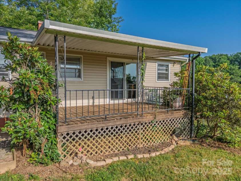 21 Cedar Hill Circle, Asheville, NC 28806.  MLS# CAR4275226, YatesRealty ID 23811. 