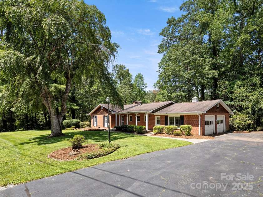 6 Ravenswood Road, Flat Rock, NC 28731.  MLS# CAR4276737, YatesRealty ID 23812. 