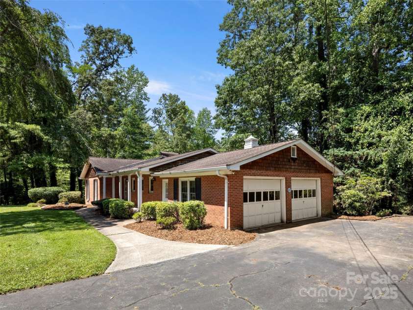 6 Ravenswood Road, Flat Rock, NC 28731.  MLS# CAR4276737, YatesRealty ID 23812. 