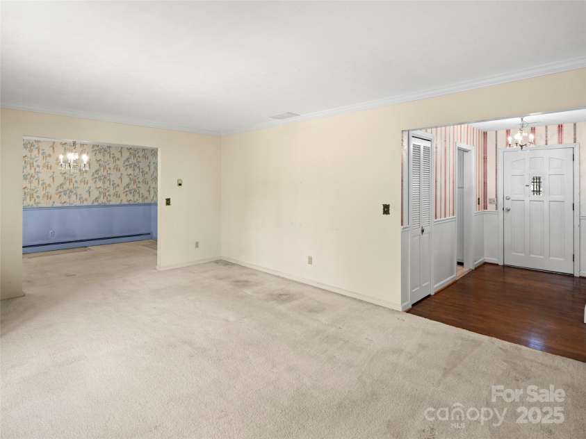 6 Ravenswood Road, Flat Rock, NC 28731.  MLS# CAR4276737, YatesRealty ID 23812. 