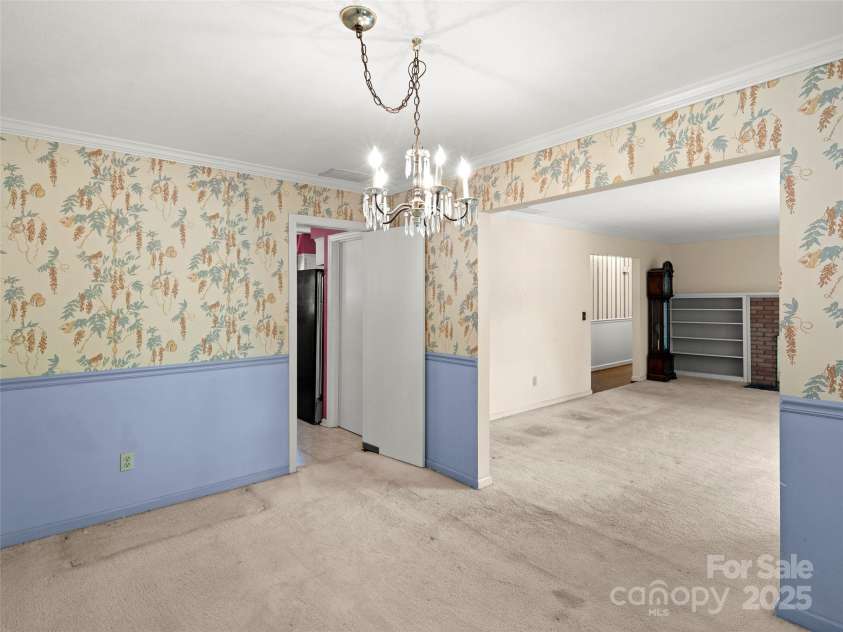 6 Ravenswood Road, Flat Rock, NC 28731.  MLS# CAR4276737, YatesRealty ID 23812. 