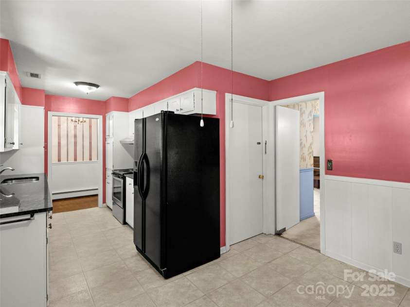 6 Ravenswood Road, Flat Rock, NC 28731.  MLS# CAR4276737, YatesRealty ID 23812. 